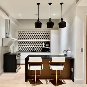 https://cozy-suite-in-west.vancouver-hotels-bc.net