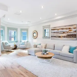 https://easeful-2-bedroom-unit-near-english-bay.vancouver-hotels-bc.net