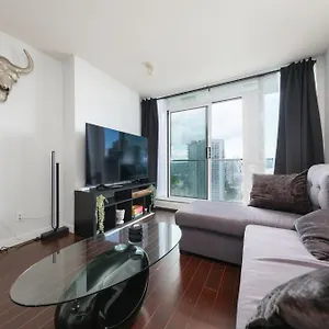 https://apt-central-1-bedroom-with-pool-jacuzzi-sauna.vancouver-hotels-bc.net